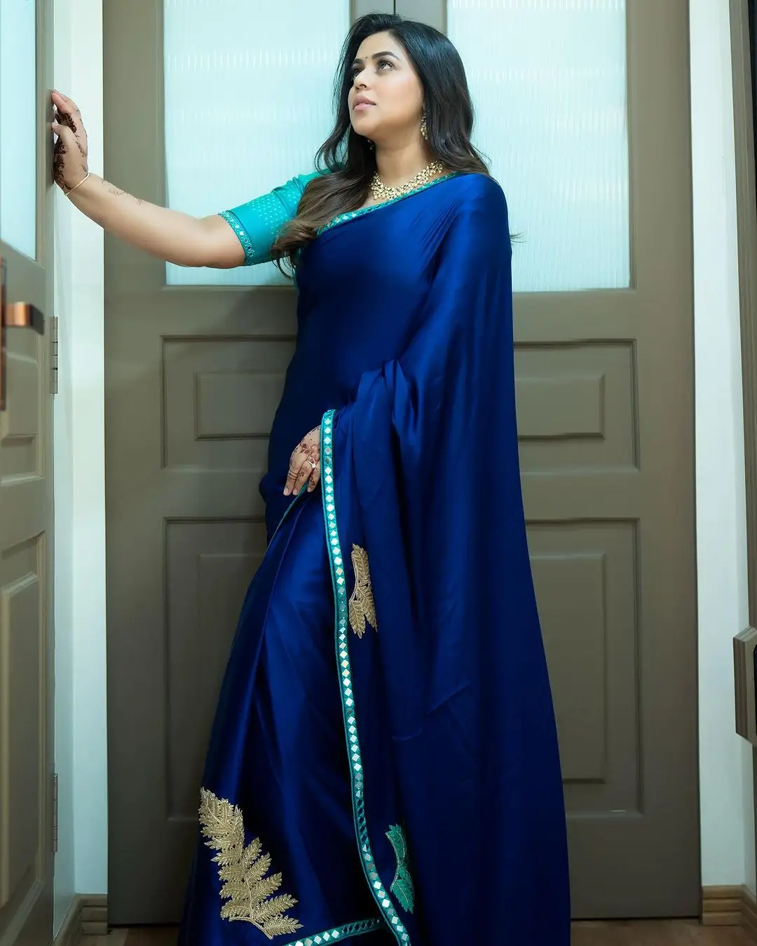 Telugu TV Actress Poorna in Beautiful Jewellery Blue Saree Blouse